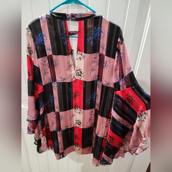 BCBGeneration Flutter Sleeve Flowy Chiffon Dress - Picture 4 of 5